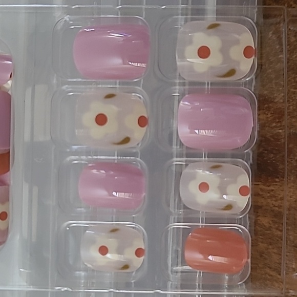2/$16 Pink Floral Short Press On Nails - Picture 16 of 16